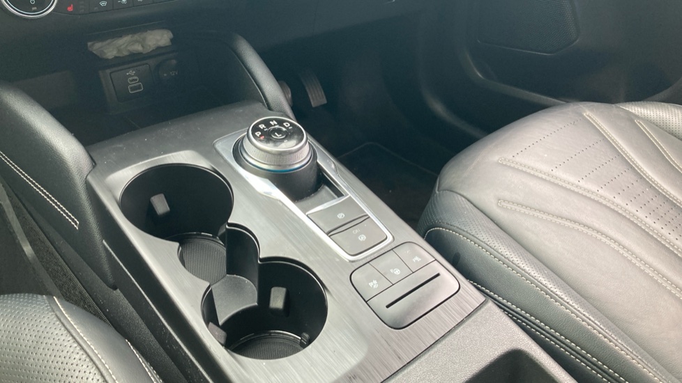 Ford Kuga 2.5 FHEV Vignale 5dr CVT Hybrid Estate - Image 13