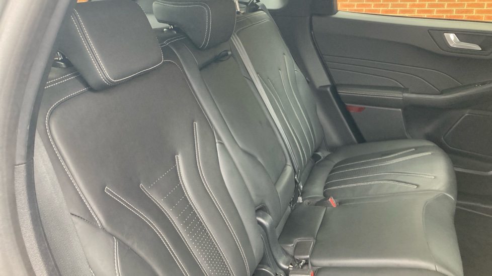 Ford Kuga 2.5 FHEV Vignale 5dr CVT Hybrid Estate - Image 15