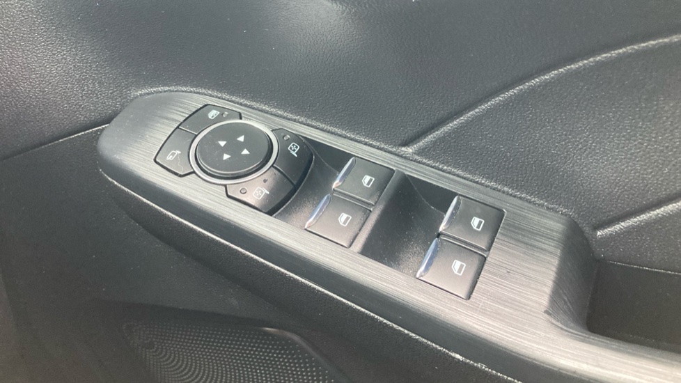 Ford Kuga 2.5 FHEV Vignale 5dr CVT Hybrid Estate - Image 28