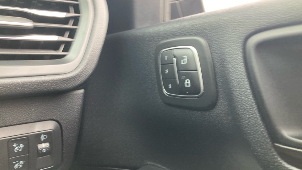 Ford Kuga 2.5 FHEV Vignale 5dr CVT Hybrid Estate - Image 29