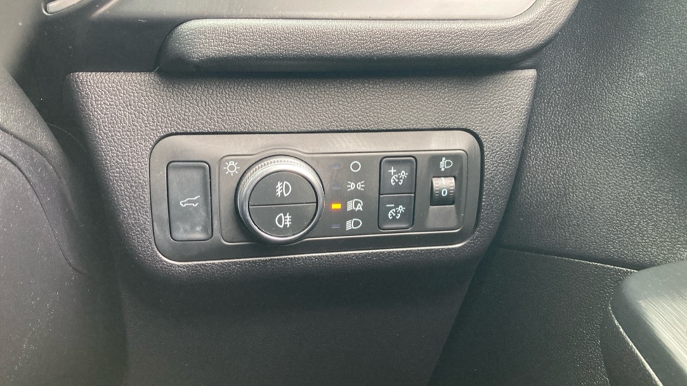 Ford Kuga 2.5 FHEV Vignale 5dr CVT Hybrid Estate - Image 30