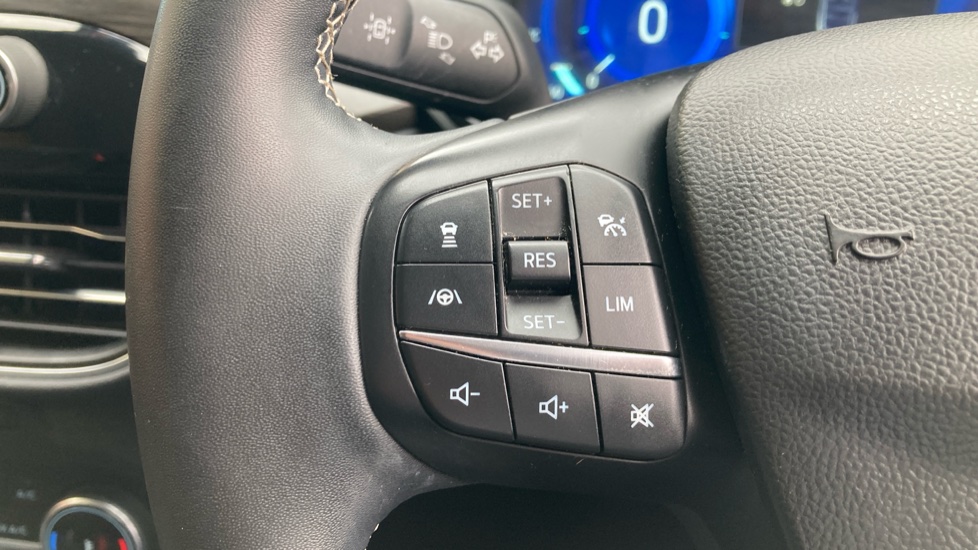 Ford Kuga 2.5 FHEV Vignale 5dr CVT Hybrid Estate - Image 32