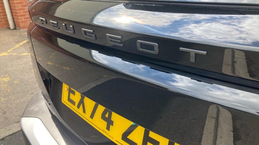 Peugeot 2008 1.2 PureTech 130 Allure 5dr EAT8 Petrol Estate - Image 22