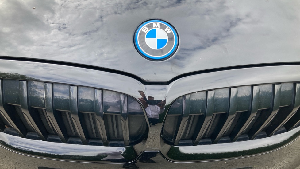 BMW 3 Series 330e M Sport 4dr Step Auto Saloon - Image 32