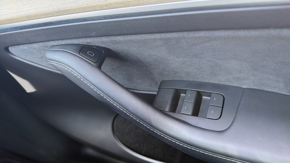 Tesla Model Y RWD 5dr Auto Electric Hatchback - Image 22