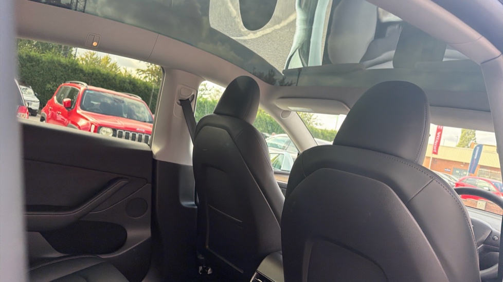 Tesla Model Y RWD 5dr Auto Electric Hatchback - Image 32