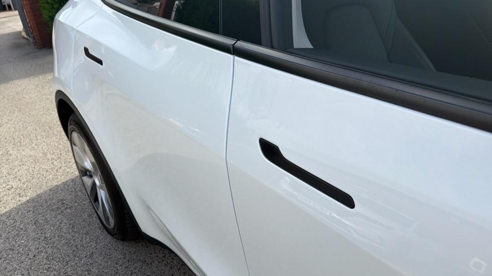 Tesla Model Y RWD 5dr Auto Electric Hatchback - Image 38