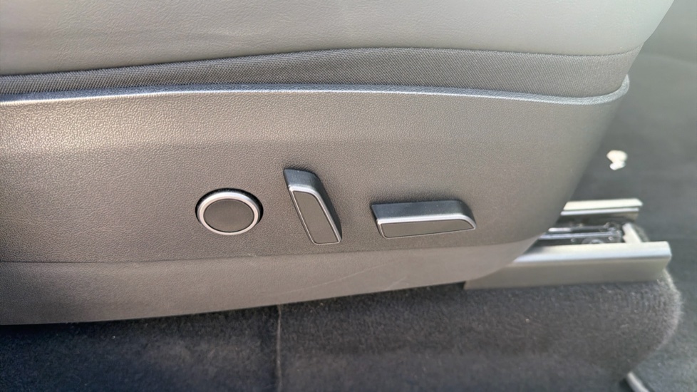 Tesla Model Y RWD 5dr Auto Electric Hatchback - Image 39