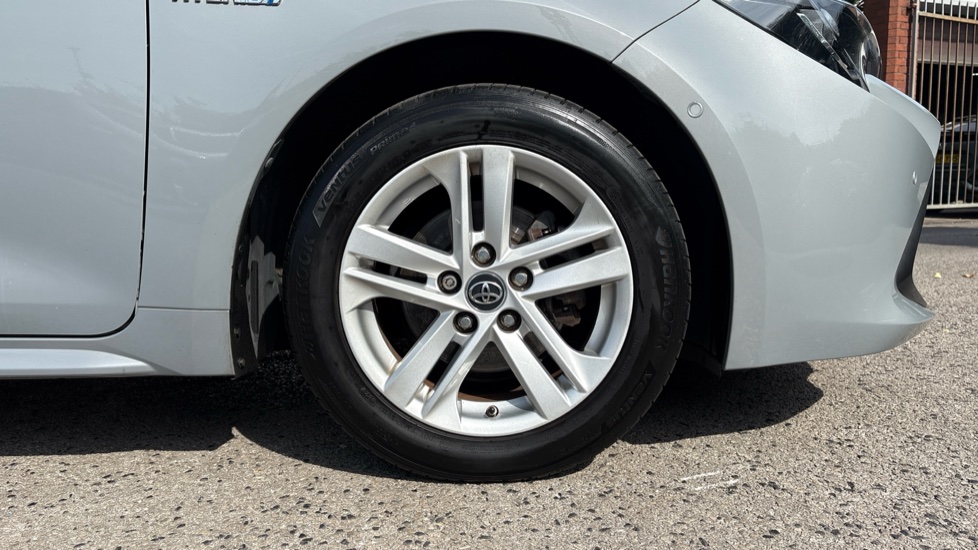 Toyota Corolla 1.8 VVT-i Hybrid Icon Tech 5dr CVT Hybrid Estate - Image 7