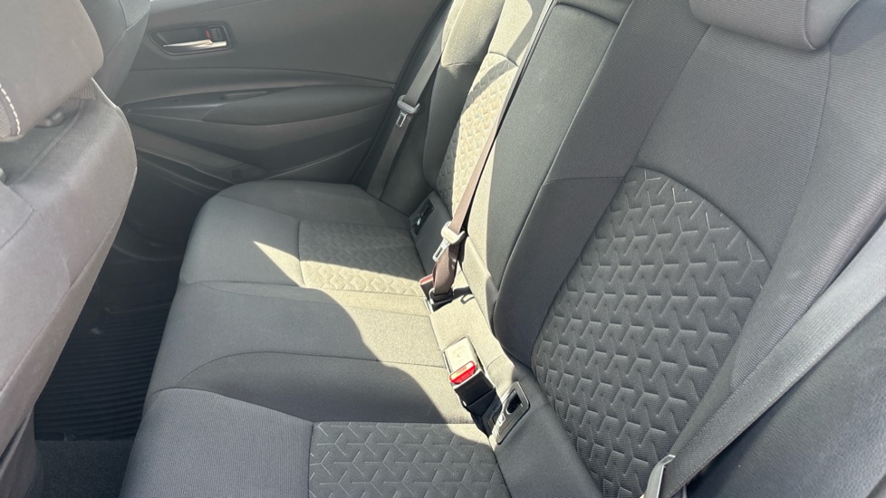 Toyota Corolla 1.8 VVT-i Hybrid Icon Tech 5dr CVT Hybrid Estate - Image 16