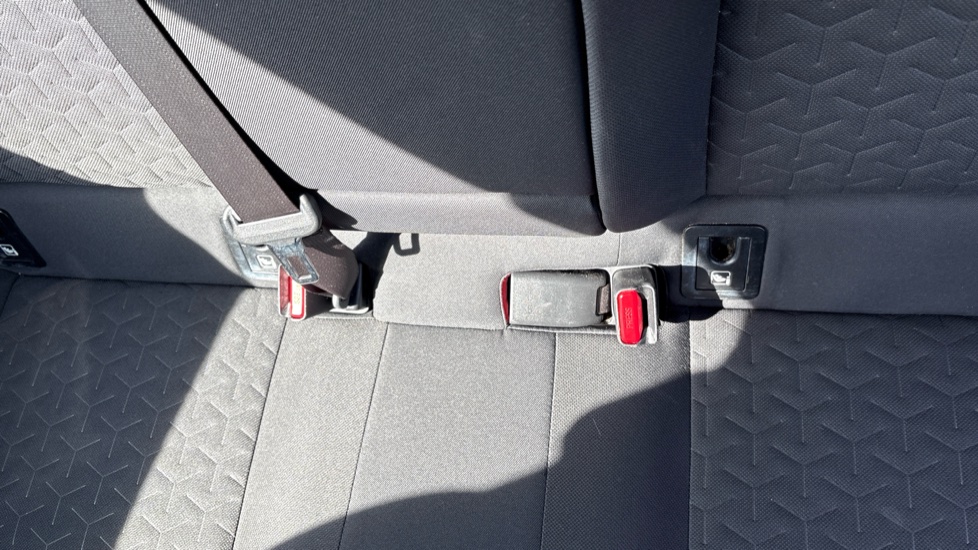 Toyota Corolla 1.8 VVT-i Hybrid Icon Tech 5dr CVT Hybrid Estate - Image 17