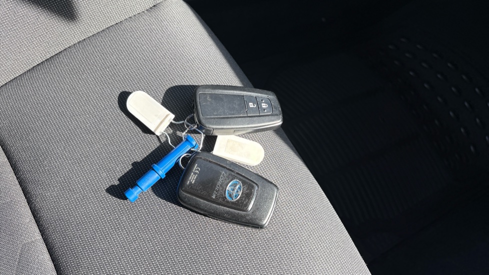 Toyota Corolla 1.8 VVT-i Hybrid Icon Tech 5dr CVT Hybrid Estate - Image 20