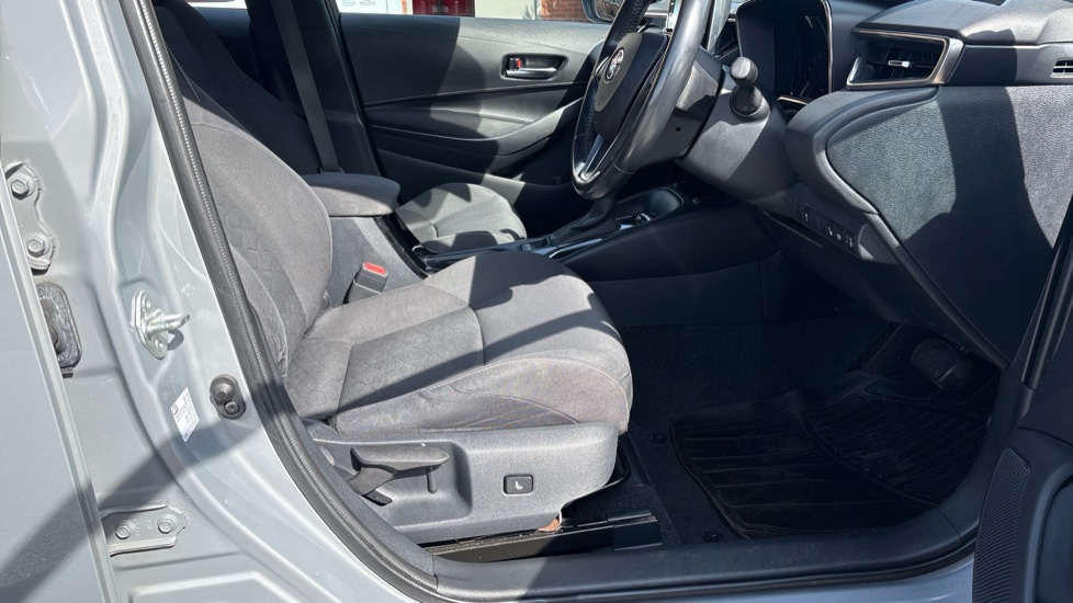 Toyota Corolla 1.8 VVT-i Hybrid Icon Tech 5dr CVT Hybrid Estate - Image 34