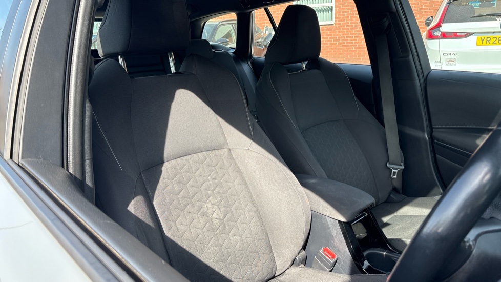 Toyota Corolla 1.8 VVT-i Hybrid Icon Tech 5dr CVT Hybrid Estate - Image 35