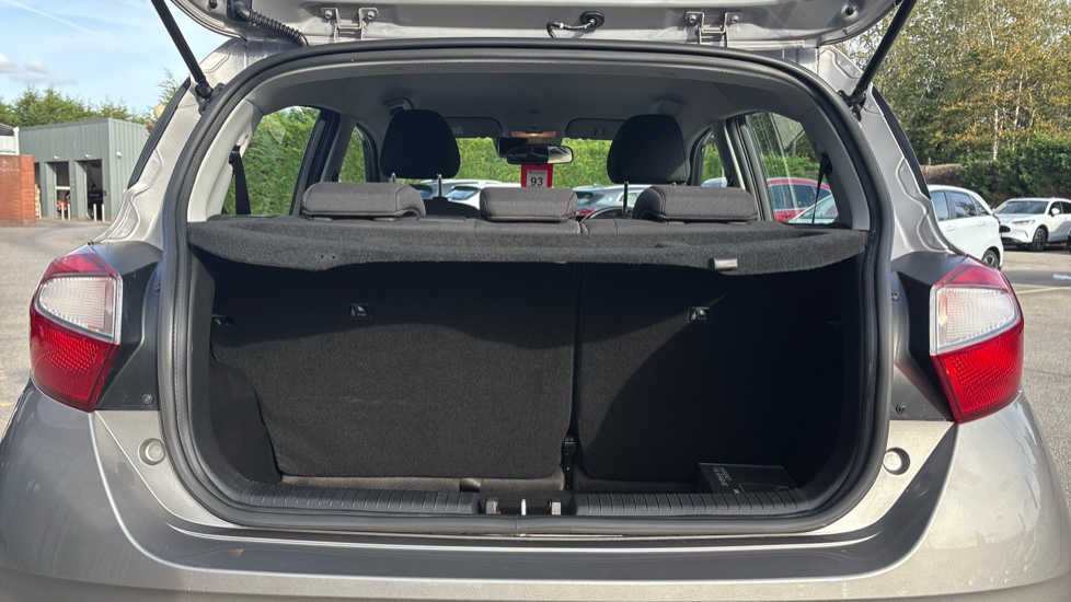 Hyundai i10 1.0 MPi SE Connect 5dr Petrol Hatchback - Image 4