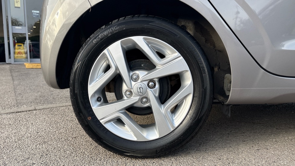 Hyundai i10 1.0 MPi SE Connect 5dr Petrol Hatchback - Image 7