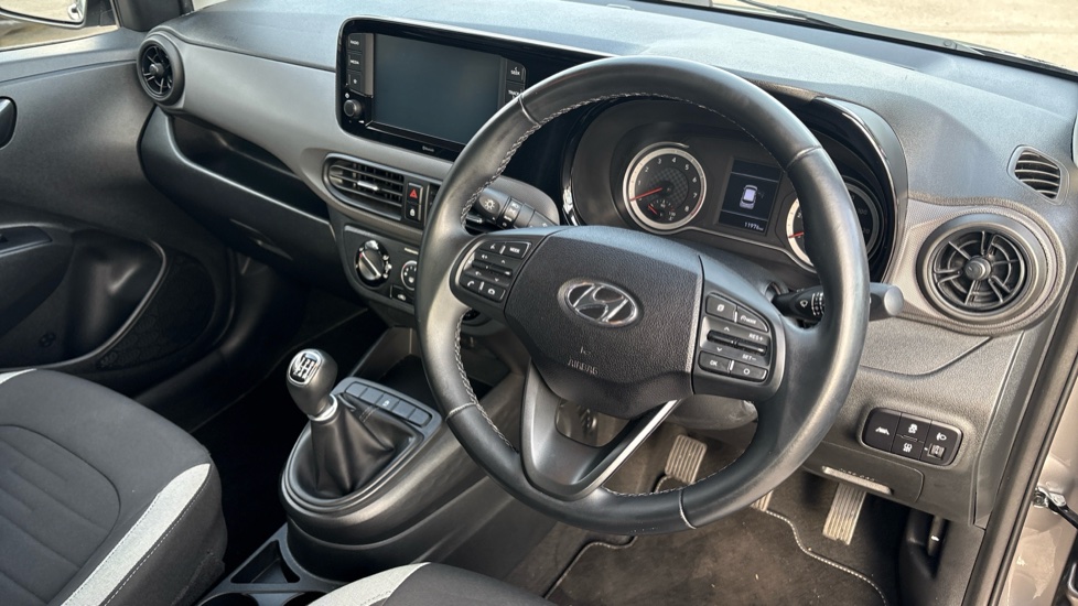 Hyundai i10 1.0 MPi SE Connect 5dr Petrol Hatchback - Image 11