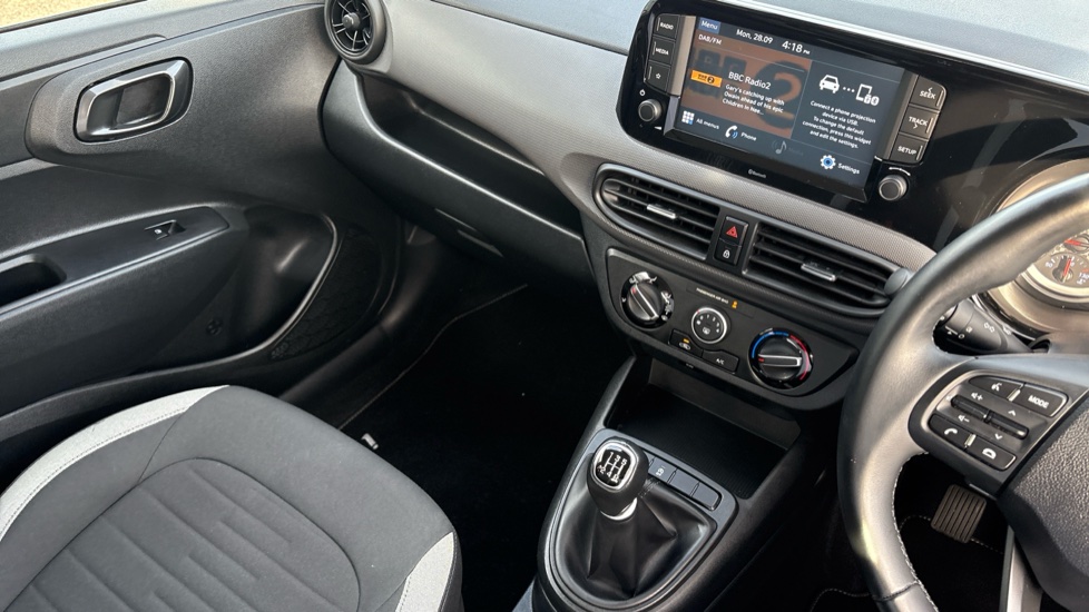 Hyundai i10 1.0 MPi SE Connect 5dr Petrol Hatchback - Image 14