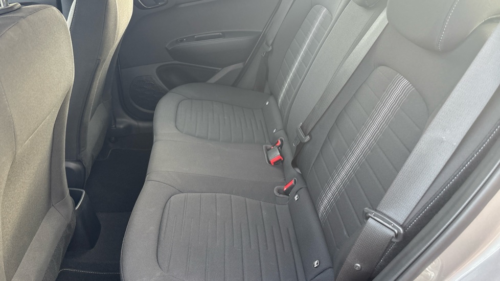 Hyundai i10 1.0 MPi SE Connect 5dr Petrol Hatchback - Image 16