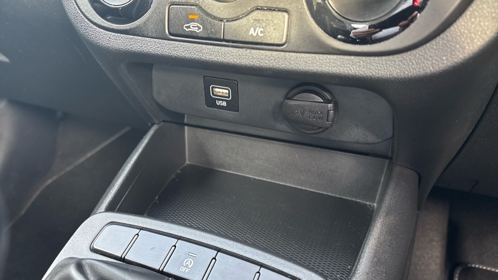 Hyundai i10 1.0 MPi SE Connect 5dr Petrol Hatchback - Image 26