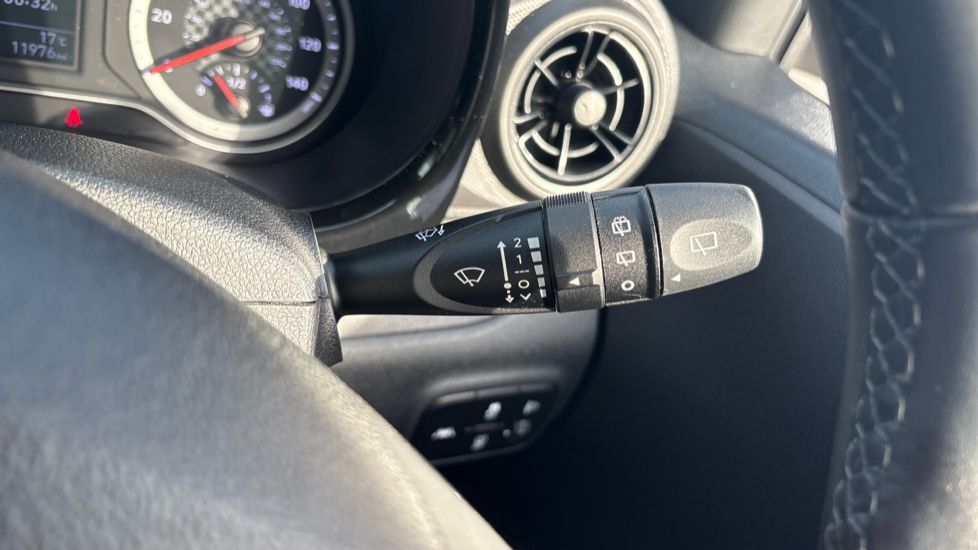 Hyundai i10 1.0 MPi SE Connect 5dr Petrol Hatchback - Image 29