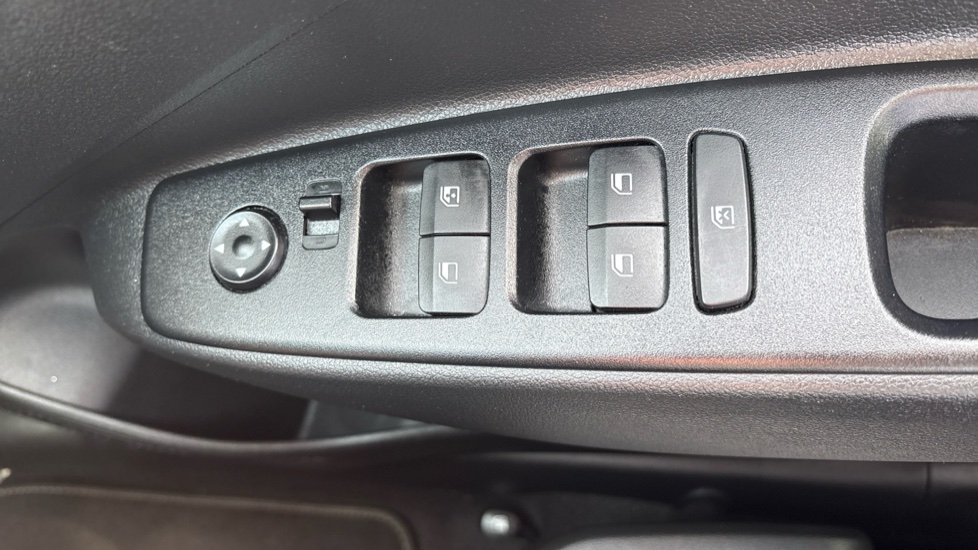Hyundai i10 1.0 MPi SE Connect 5dr Petrol Hatchback - Image 32