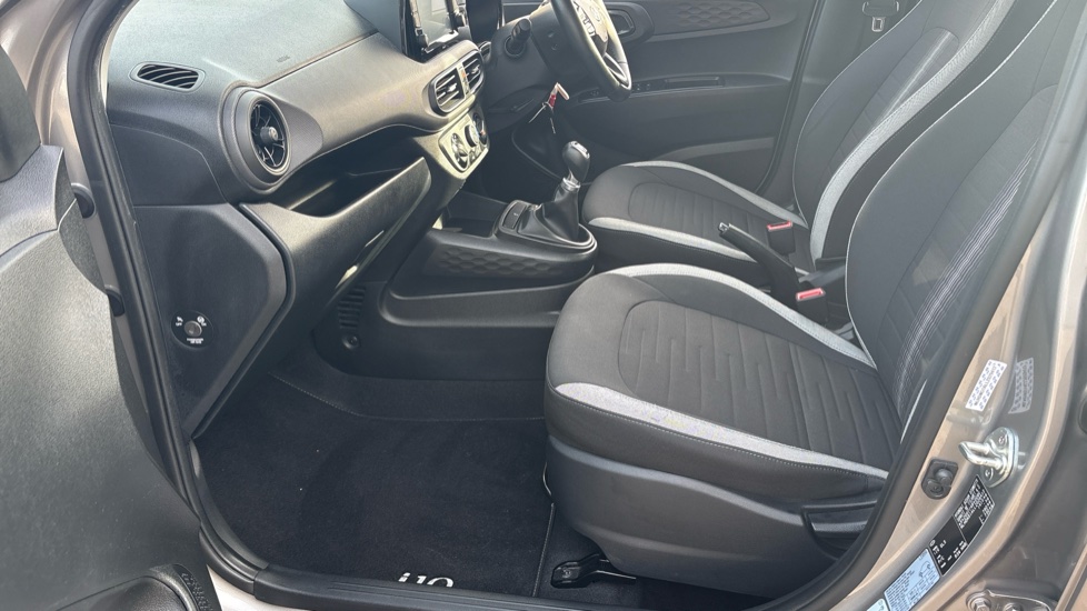 Hyundai i10 1.0 MPi SE Connect 5dr Petrol Hatchback - Image 37