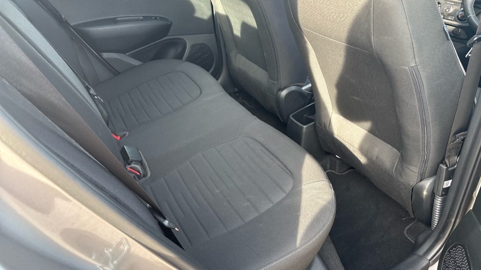 Hyundai i10 1.0 MPi SE Connect 5dr Petrol Hatchback - Image 44