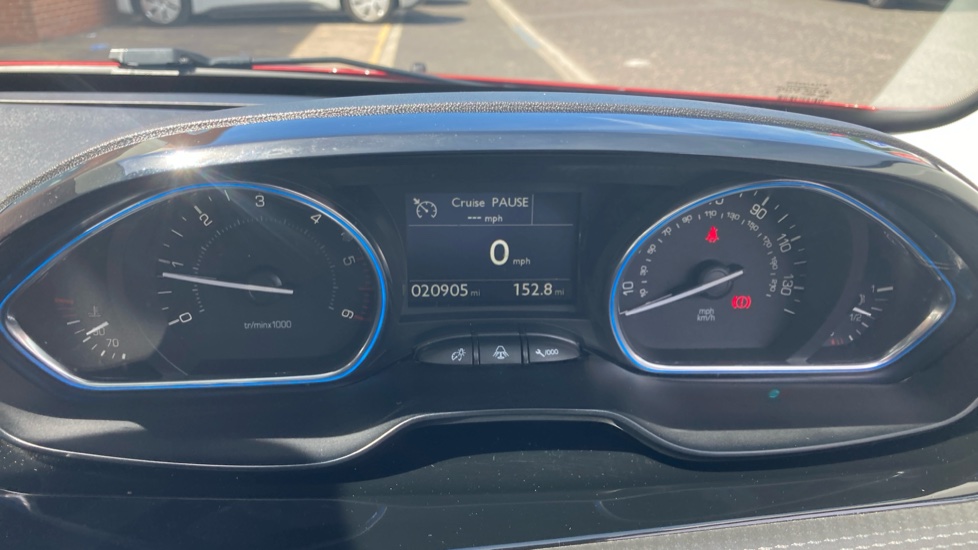 Peugeot 2008 1.5 BlueHDi 100 Allure Premium 5dr [5 Speed] Diesel Estate - Image 18