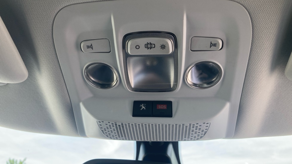 Peugeot 2008 1.5 BlueHDi 100 Allure Premium 5dr [5 Speed] Diesel Estate - Image 24
