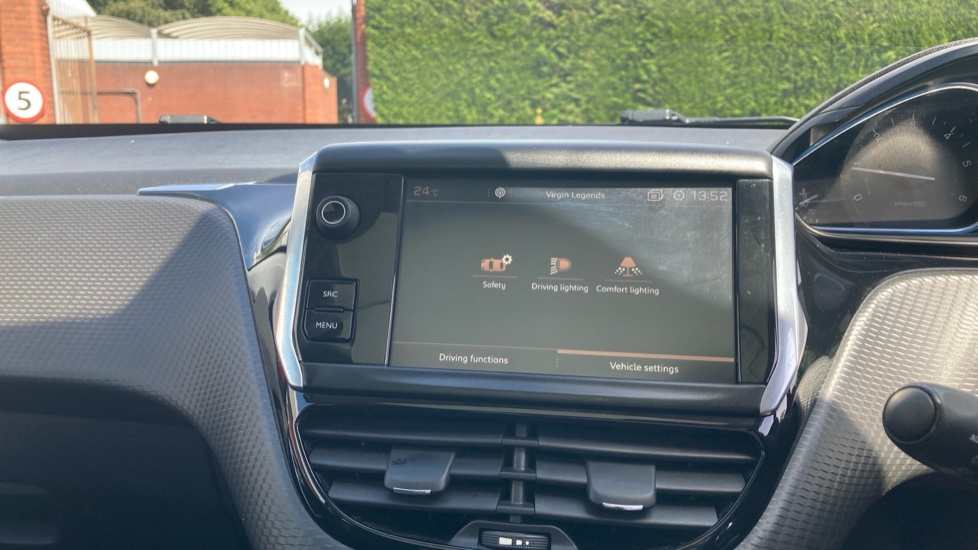 Peugeot 2008 1.5 BlueHDi 100 Allure Premium 5dr [5 Speed] Diesel Estate - Image 25