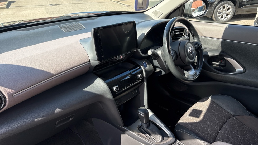 Toyota Yaris Cross 1.5 Hybrid Excel 5dr CVT Hybrid Estate - Image 9