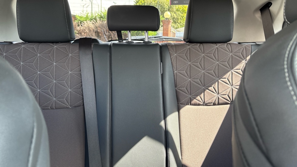 Toyota Yaris Cross 1.5 Hybrid Excel 5dr CVT Hybrid Estate - Image 15