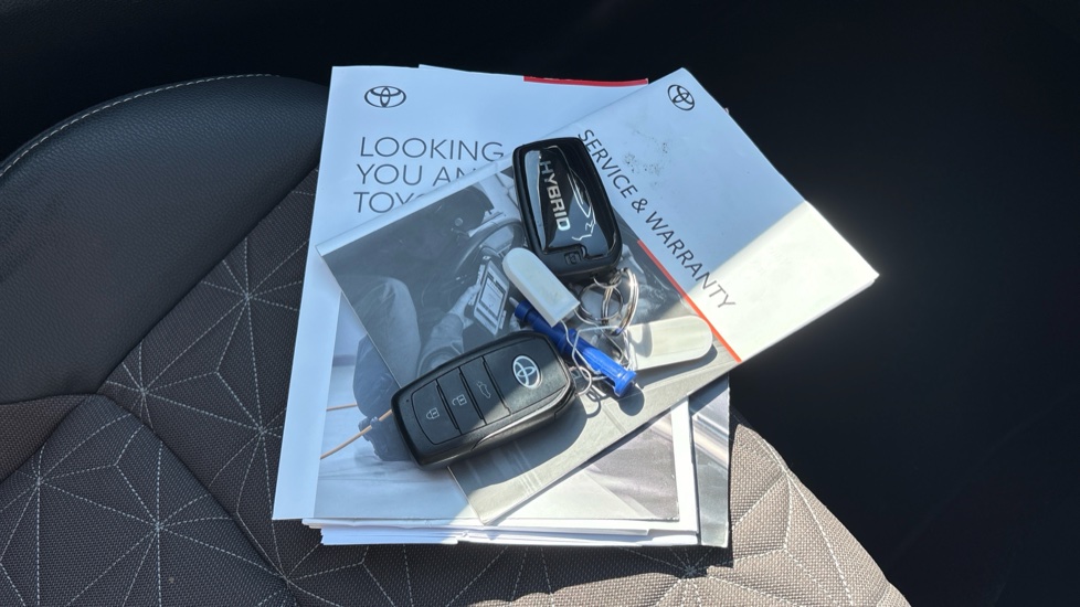 Toyota Yaris Cross 1.5 Hybrid Excel 5dr CVT Hybrid Estate - Image 19
