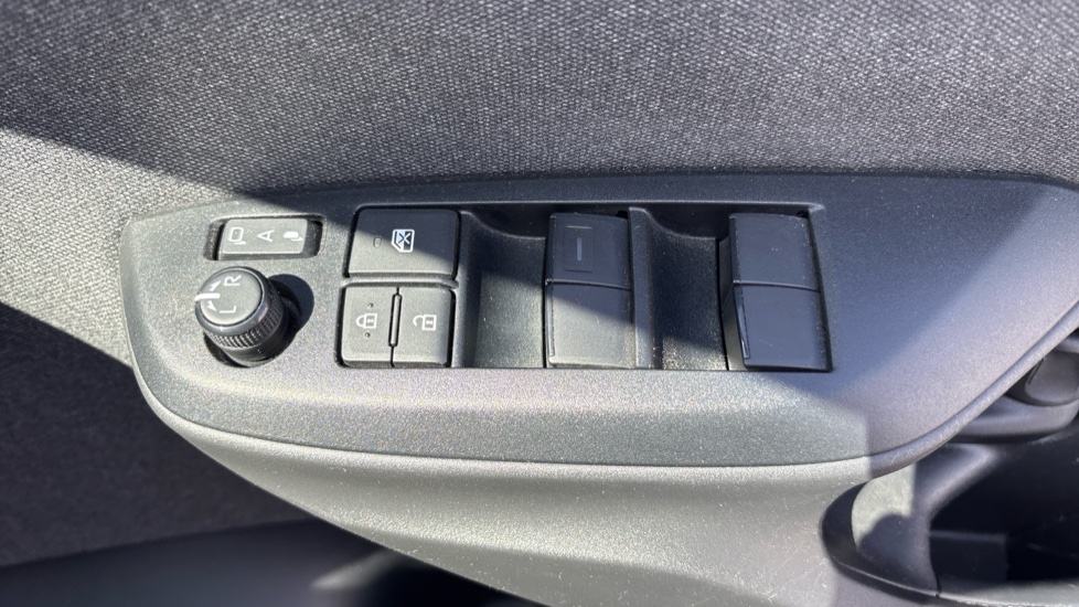 Toyota Yaris Cross 1.5 Hybrid Excel 5dr CVT Hybrid Estate - Image 30
