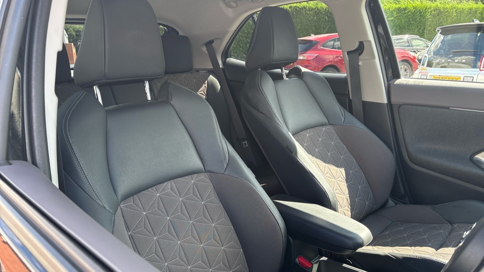 Toyota Yaris Cross 1.5 Hybrid Excel 5dr CVT Hybrid Estate - Image 32