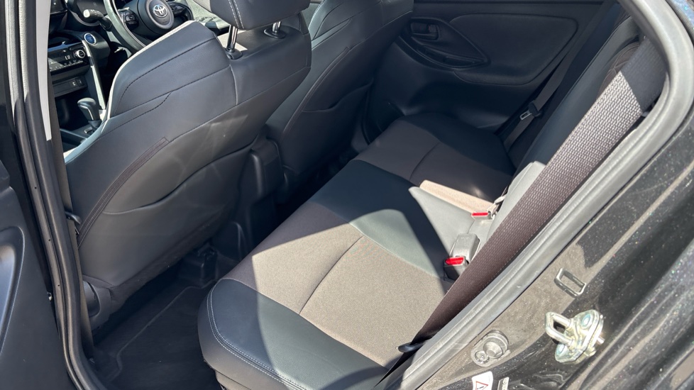 Toyota Yaris Cross 1.5 Hybrid Excel 5dr CVT Hybrid Estate - Image 38