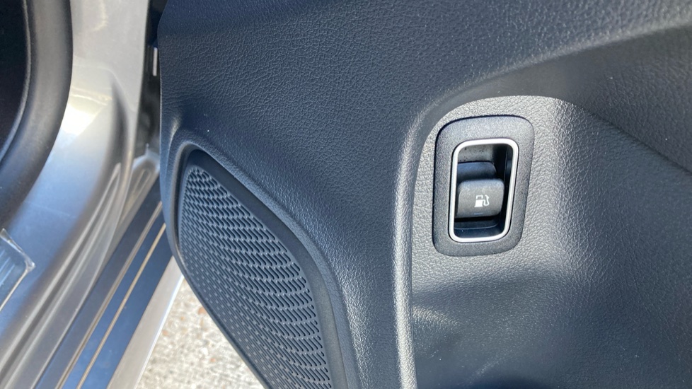 Mercedes-Benz CLA 250e AMG Line Premium 4dr Tip Auto Saloon - Image 37