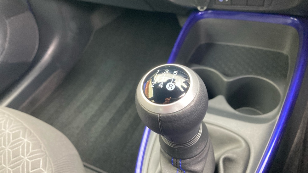 Toyota Aygo X 1.0 VVT-i Edge 5dr Petrol Hatchback - Image 32