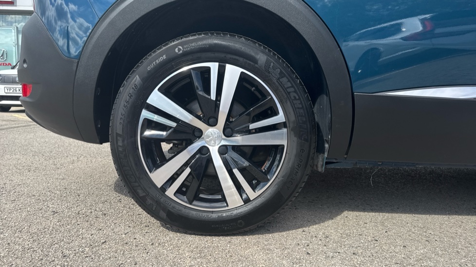 Peugeot 5008 1.2 Hybrid 136 GT 5dr e-DSC6 Petrol Estate - Image 7