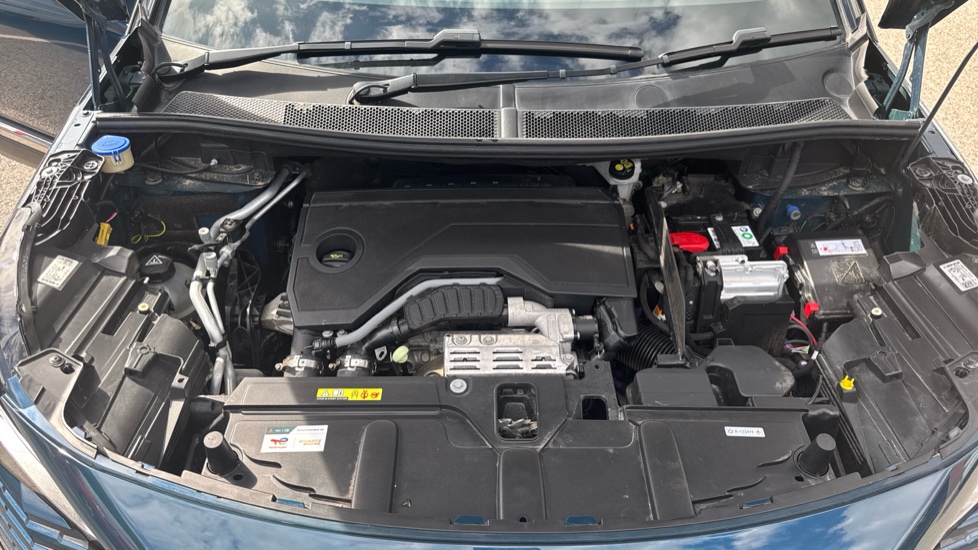 Peugeot 5008 1.2 Hybrid 136 GT 5dr e-DSC6 Petrol Estate - Image 8