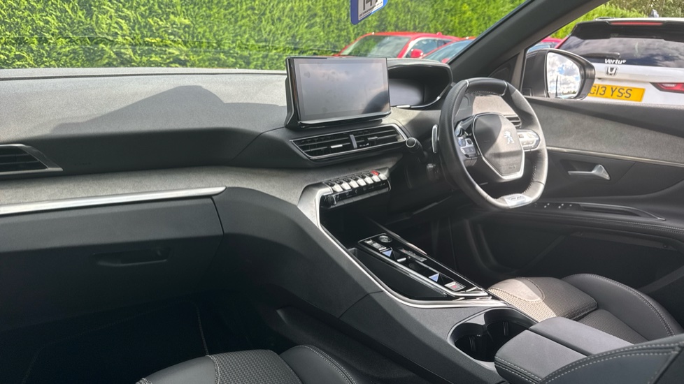 Peugeot 5008 1.2 Hybrid 136 GT 5dr e-DSC6 Petrol Estate - Image 9