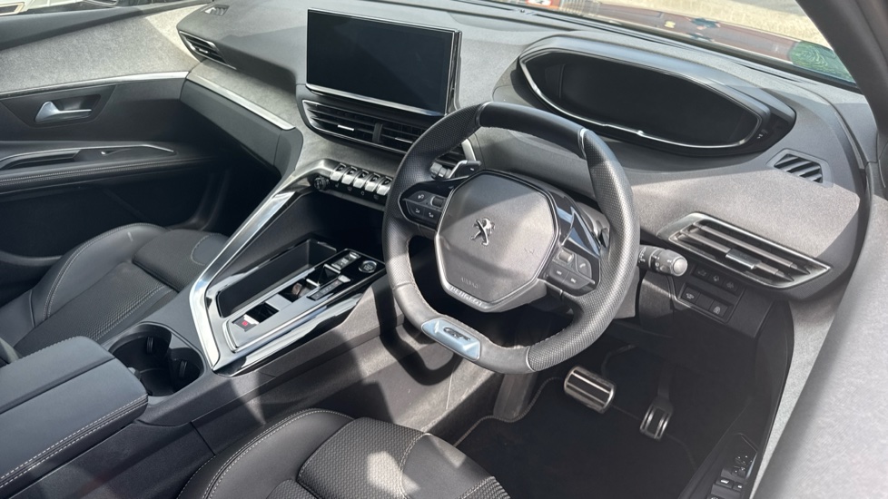 Peugeot 5008 1.2 Hybrid 136 GT 5dr e-DSC6 Petrol Estate - Image 11