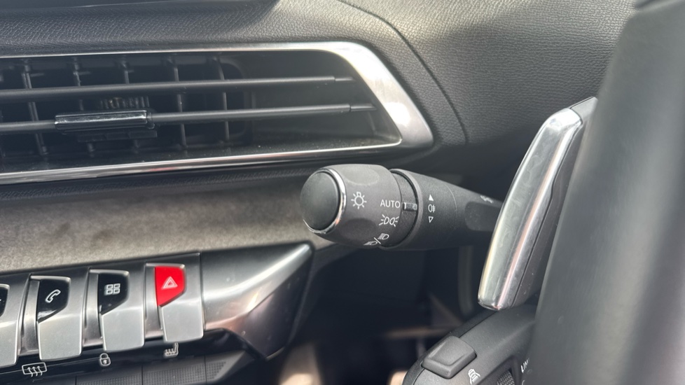 Peugeot 5008 1.2 Hybrid 136 GT 5dr e-DSC6 Petrol Estate - Image 23