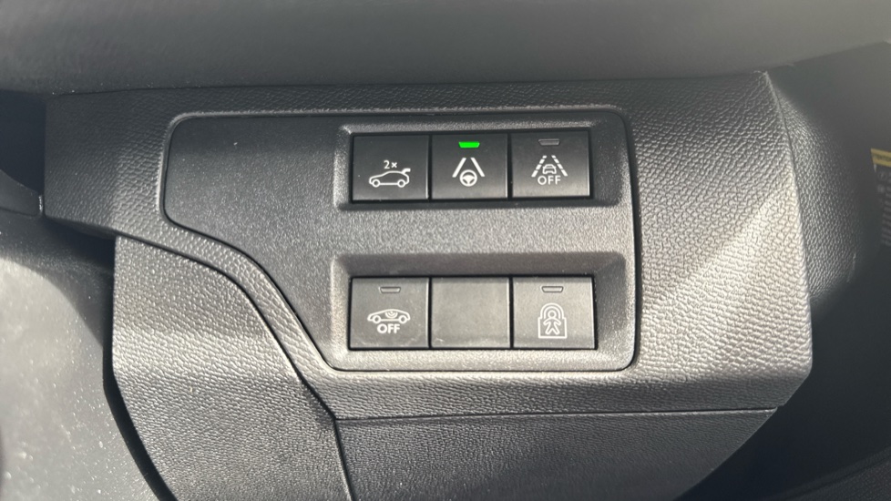 Peugeot 5008 1.2 Hybrid 136 GT 5dr e-DSC6 Petrol Estate - Image 25