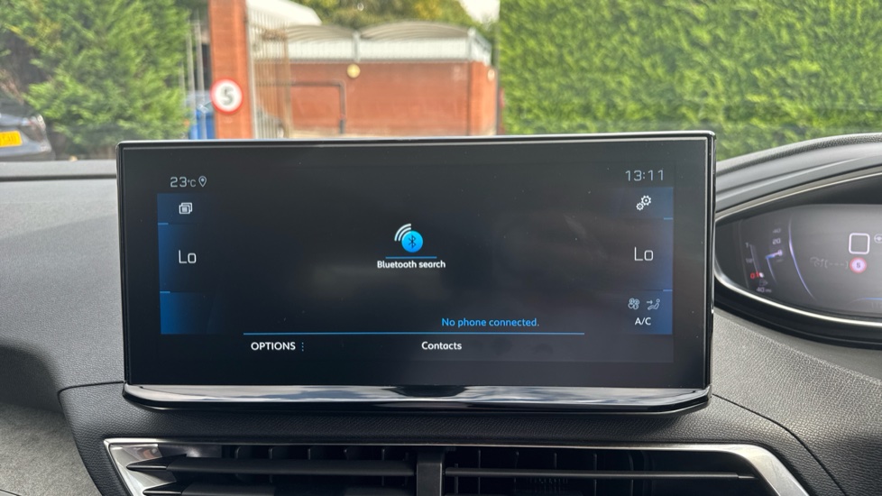 Peugeot 5008 1.2 Hybrid 136 GT 5dr e-DSC6 Petrol Estate - Image 33