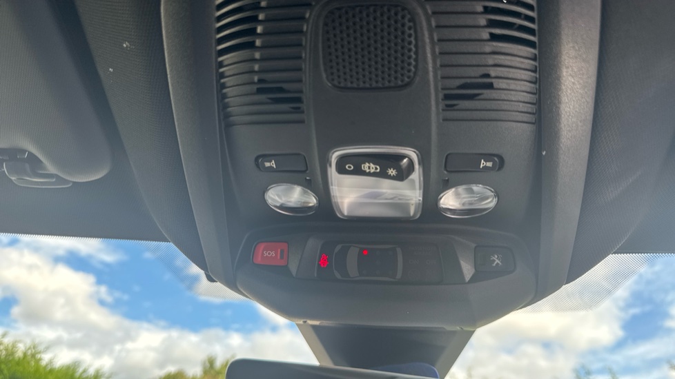 Peugeot 5008 1.2 Hybrid 136 GT 5dr e-DSC6 Petrol Estate - Image 36