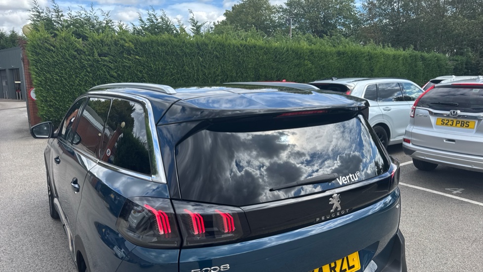 Peugeot 5008 1.2 Hybrid 136 GT 5dr e-DSC6 Petrol Estate - Image 45