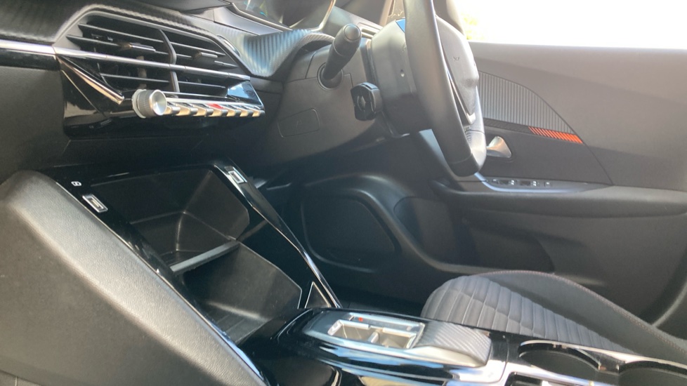 Peugeot 2008 100kW Active Premium+ 50kWh 5dr Auto Electric Estate - Image 13