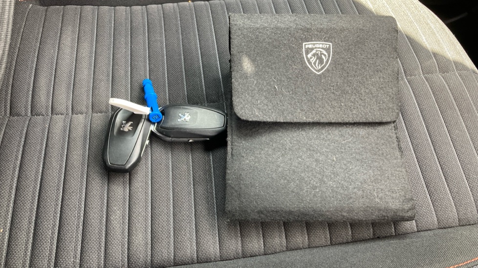 Peugeot 2008 100kW Active Premium+ 50kWh 5dr Auto Electric Estate - Image 19